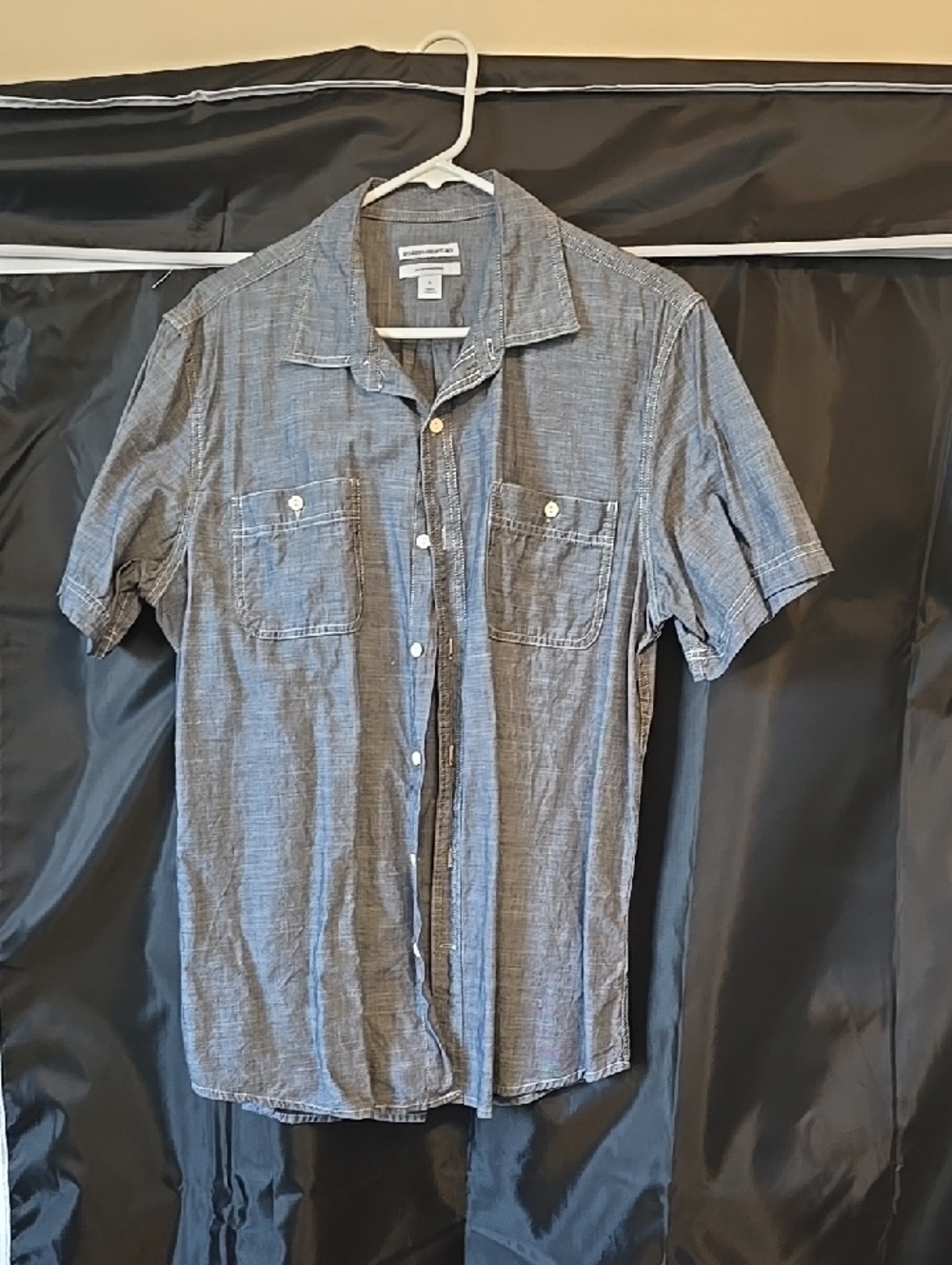Amazon Essentials Men’s Short-Sleeve Button-Down Shirt in Gray
